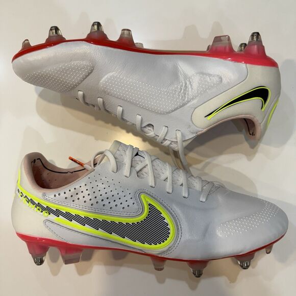 Athletic_Shoes